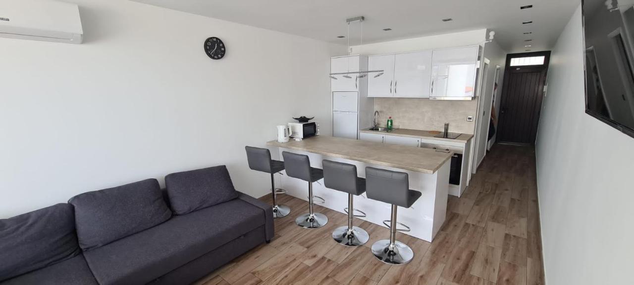Family Comfortable Apartment Arona  Exterior photo
